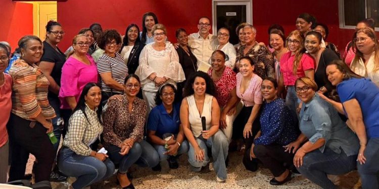 Evelyn Fernández fortalece la estructura femenina en SDE en apoyo a Carolina Mejía