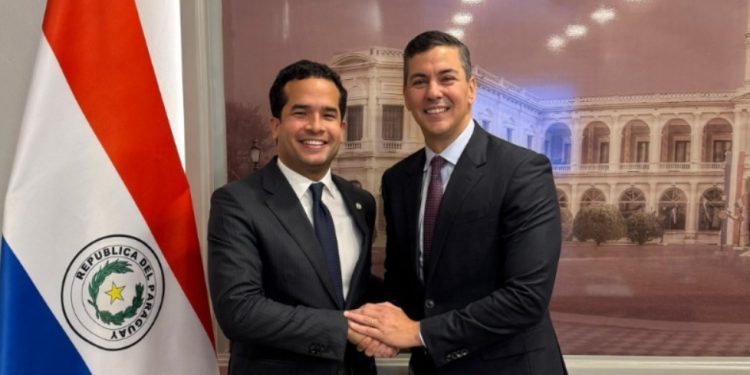 Presidente de Paraguay recibe al senador Omar Fernández