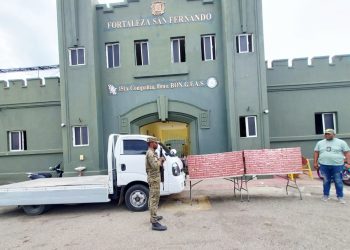 Más de 70 mil cigarrillos ilícitos fueron ocupados bajo el falso piso de un camión en Montecristi