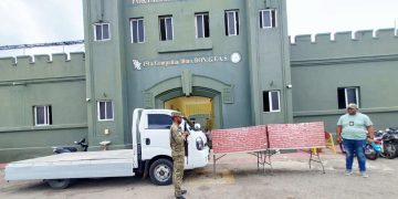 Más de 70 mil cigarrillos ilícitos fueron ocupados bajo el falso piso de un camión en Montecristi