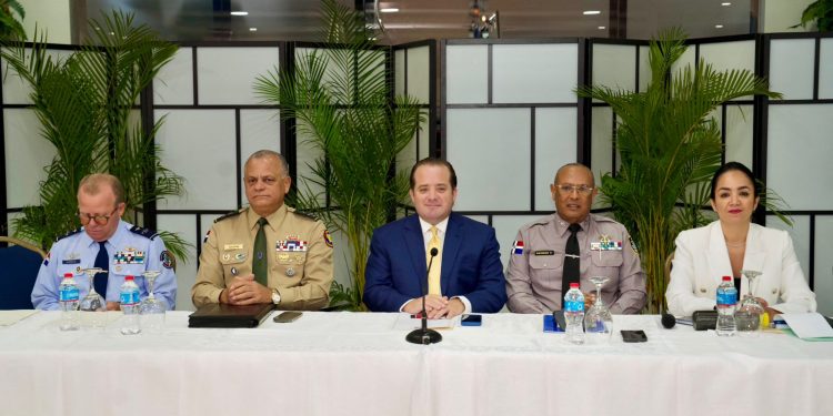 Ministros de la Presidencia, de Defensa y de Interior y Policía encabezan reunión de seguimiento al Plan de Seguridad Ciudadana