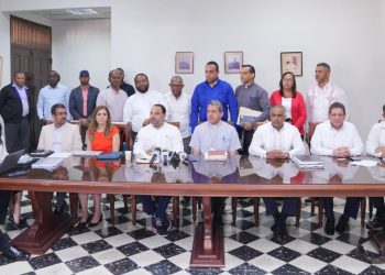 Líderes comunitarios resaltan acuerdo histórico con Barrick Pueblo Viejo tras seis meses de negociación en Cotuí