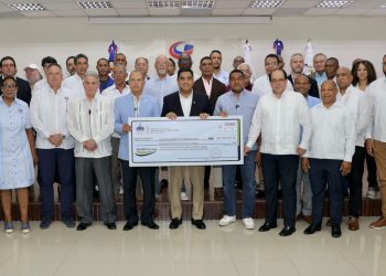 Ministro Kelvin Cruz entrega 220 millones para la preparación de atletas para los Juegos Santo Domingo 2026