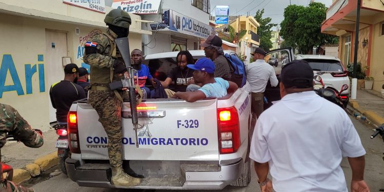 Migración detienen más de 30 extranjeros indocumentados en Dajabón luego de protagonizar riña