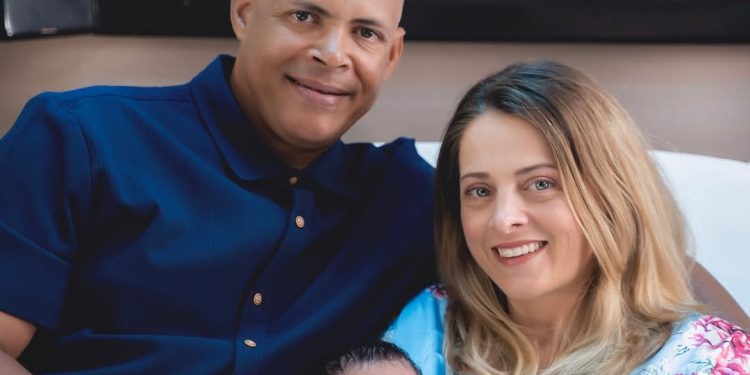 Félix Sánchez y María Dimitrova dan la bienvenida a su hija Alaya