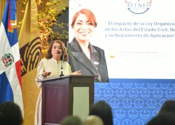 Dolores Fernández llama a un contrato social para garantizar los derechos a la identidad