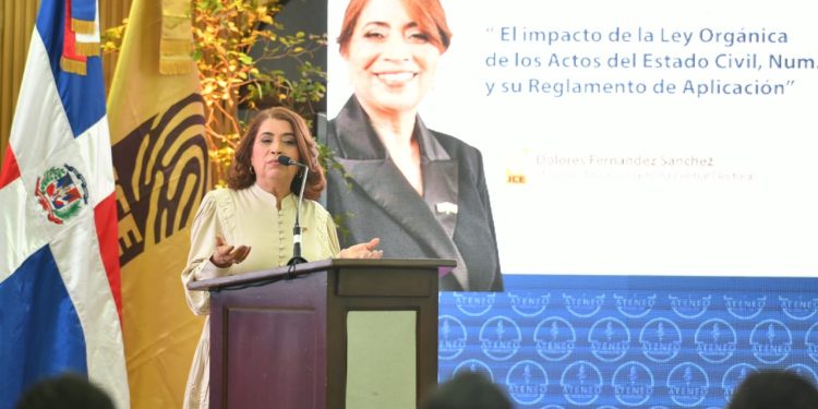 Dolores Fernández llama a un contrato social para garantizar los derechos a la identidad