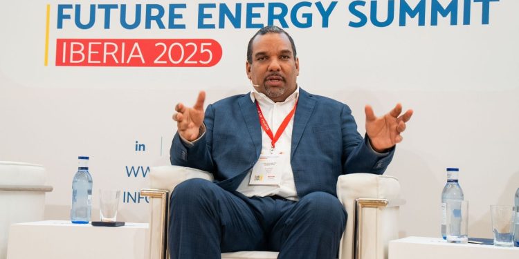 CNE: RD apuesta por renovables, gas natural y almacenamiento para duplicar su oferta energética