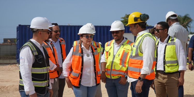 Carolina supervisa el buen ritmo de la construcción del Malecón Deportivo y del Paseo 30 de Mayo