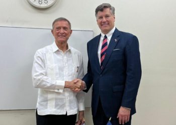 Canciller Roberto Álvarez sostiene reunión bilateral con el subsecretario de Estado de EE. UU., Christopher Landau