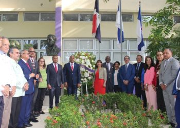 Facultad de Humanidades de la UASD inaugura primera Galería de Premios Nacionales vinculados a la academia