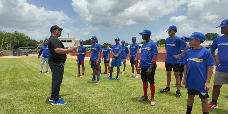Con la participación de decenas de niños y jóvenes, inició el “Focus Training Program” de la mano de Amaury Nina, El Niche y JD Ozuna