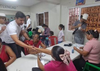 Más de 300 personas beneficiadas en jornada de salud de Raymond Rodríguez y Fundación GBC en Km. 8 de la Carretera Sánchez, DN.