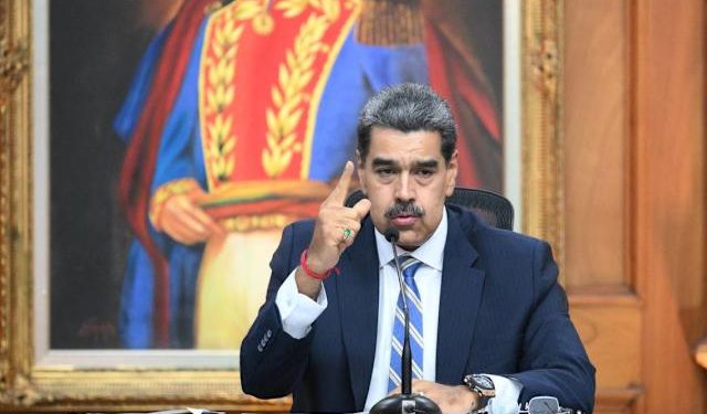 Maduro emite alerta máxima contra EE.UU. y pide a venezolanos no viajar allí