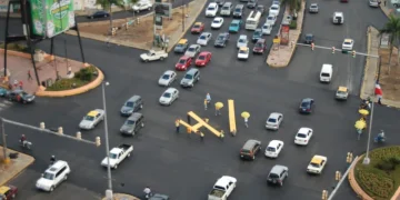 Gobierno anuncia restricciones de giro a la izquierda en más de 25 intersecciones