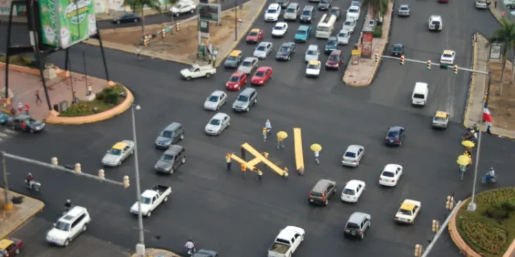 Gobierno anuncia restricciones de giro a la izquierda en más de 25 intersecciones