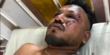 Único superviviente del accidente de India sale del hospital y va al funeral de su hermano