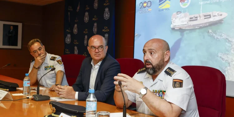 Autoridades españolas decomisan 3,800 kilos de cocaína y apresan más de 40 personas en Islas Canarias