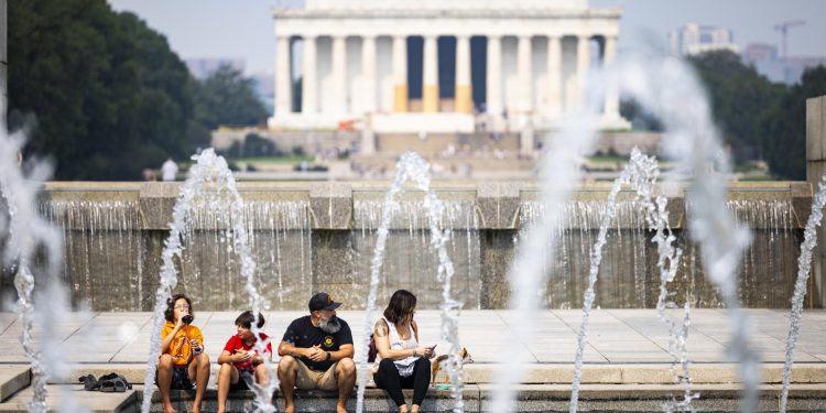 EE. UU. enfrenta ola de calor sin precedentes que pondrá en riesgo a 250 millones de personas
