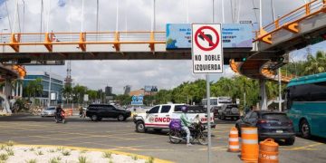 DIGESETT Inicia multas a conductores que doblan a la izquierda en la 27 de Febrero con Máximo Gómez