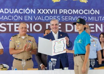 Abinader encabeza graduación de jóvenes del Servicio Militar Voluntario