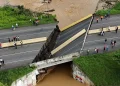 Un puente en la principal autopista del oeste de Venezuela colapsa tras las intensas lluvias