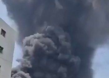 Un avión de Air India se estrelló poco después de despegar rumbo a Londres con más de 240 personas a bordo