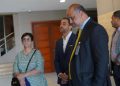 Antonio y Maribel Espaillat salen de la carcelita de Ciudad Nueva