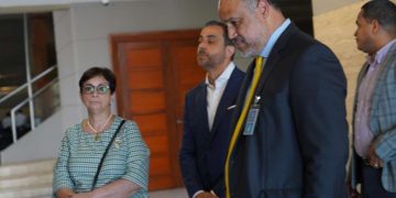 Antonio y Maribel Espaillat salen de la carcelita de Ciudad Nueva