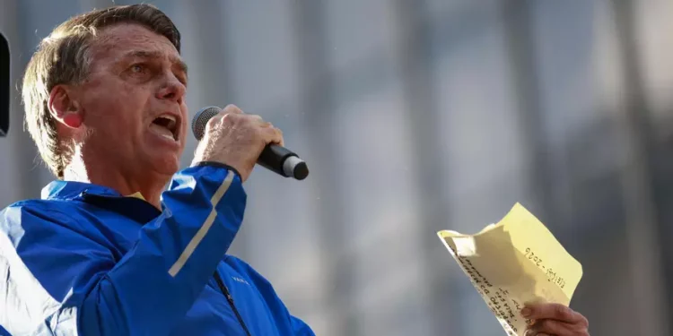 La Justicia brasileña impone a Bolsonaro la tobillera electrónica y le prohíbe usar redes sociales