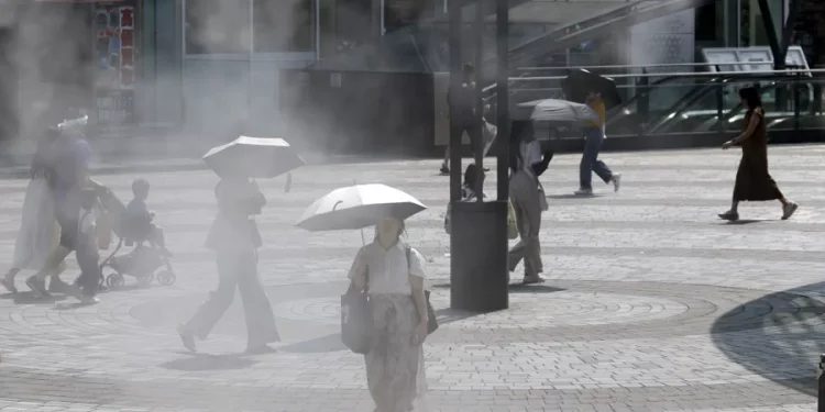 El calor mantiene en alerta a Japón y dejó 10 mil hospitalizados