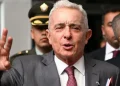 El ex presidente de Colombia Álvaro Uribe fue declarado culpable por soborno a un testigo