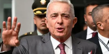 El ex presidente de Colombia Álvaro Uribe fue declarado culpable por soborno a un testigo