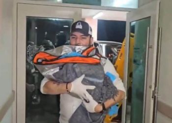 Alcalde atiende un parto en medio de una tormenta en el noreste de México