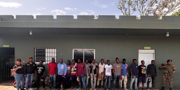 Ejército detiene a 40 nacionales haitianos indocumentados en operativos de seguridad fronteriza en Loma de Cabrera
