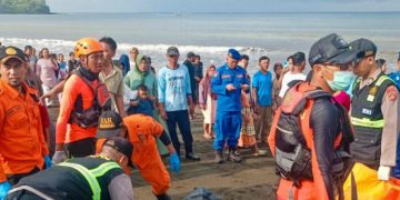 Barco se hunde en Indonesia, 4 muertos y 40 desaparecidos
