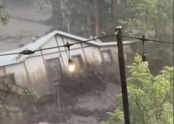 Inundaciones repentinas en Nuevo México dejan tres desaparecidos y 85 rescates