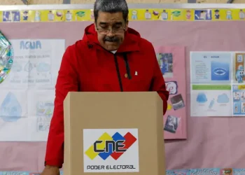 Maduro llama a "nueva oposición" a dialogar por Venezuela