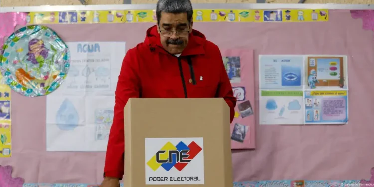 Maduro llama a "nueva oposición" a dialogar por Venezuela