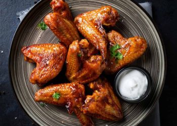 En el Día Mundial de las alitas de pollo, te contamos la historia de este famoso plato
