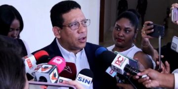 Carlos Pimentel destaca valentía de Milton Morrison al resistir presiones y negarse a firmar adenda irregular con Dekolor