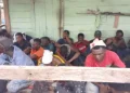 Ejército detiene 28 haitianos ilegales escondidos en el patio de una propiedad en Dajabón