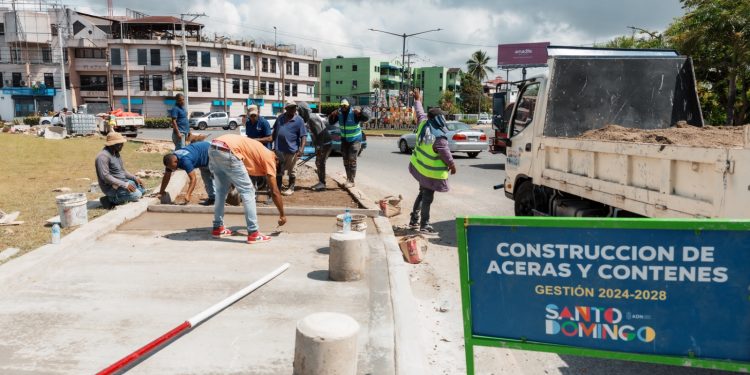 Alcaldía del DN reconstruye aceras de la rotonda de avenida Los Próceres
