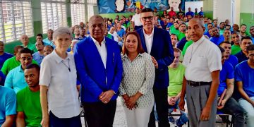 Ricardo Nieves imparte charla motivacional a internos en etapa final de condena en Najayo Hombres