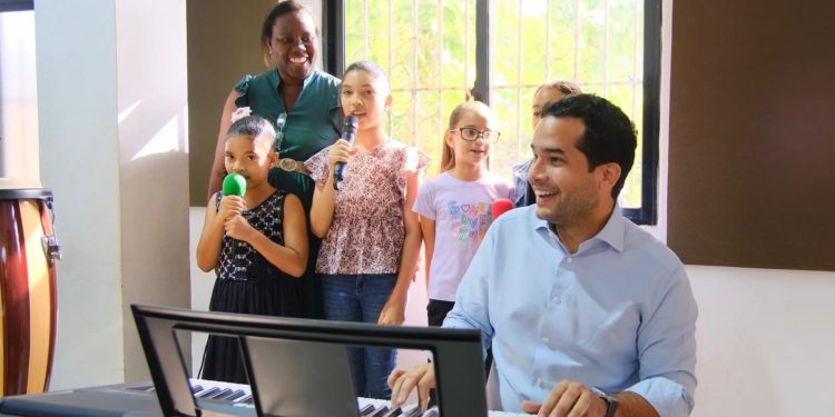 Omar fomenta el arte en barrios de la capital con recursos de Fondo Gadiel