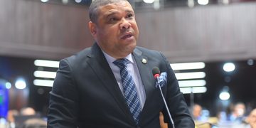 Diputado Ramón Raposo destaca trayectoria y legado del doctor Rafael 'Fello' Suberví