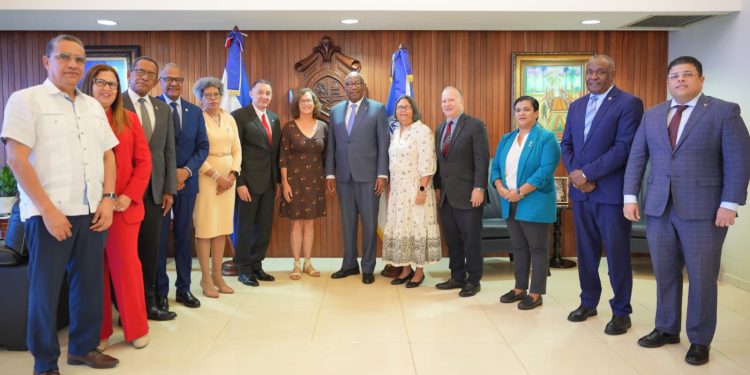 UASD suscribe acuerdo con la University of Massachusetts Amherst