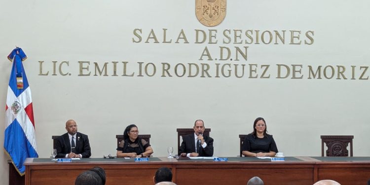 Concejo de Regidores aprueba tres días de duelo municipal por fallecimiento de Fello Suberví