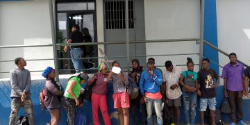 Detienen 20 haitianos durante vigilancia nocturna con drones en Paraje La Ciénaga