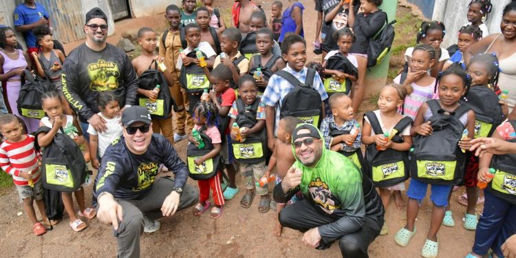 "La Patrulla del Monte” entrega miles de útiles escolares a niños de El Higüero, La Cuaba, Yamasá, Sierra Prieta, Mamá Tingó y Muchas Aguas